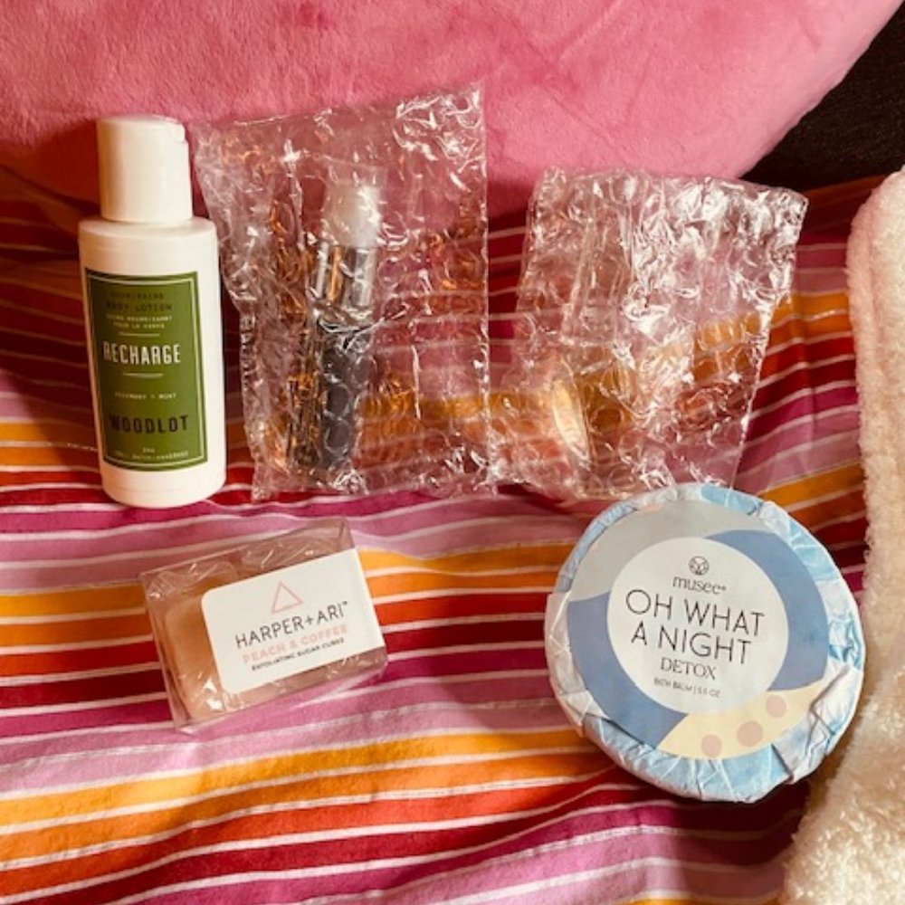 Cozy Night In 5 Piece Bath & Beauty Set - NWT - Picture 4 of 6